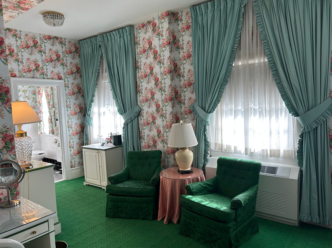 The Greenbrier主图