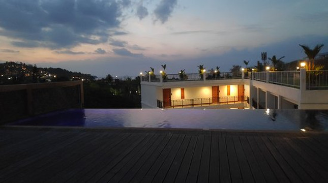 帕利帕斯芭东度假村主图