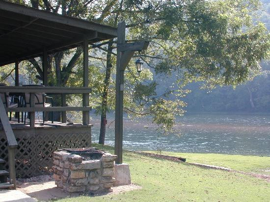 White Hole Resort主图