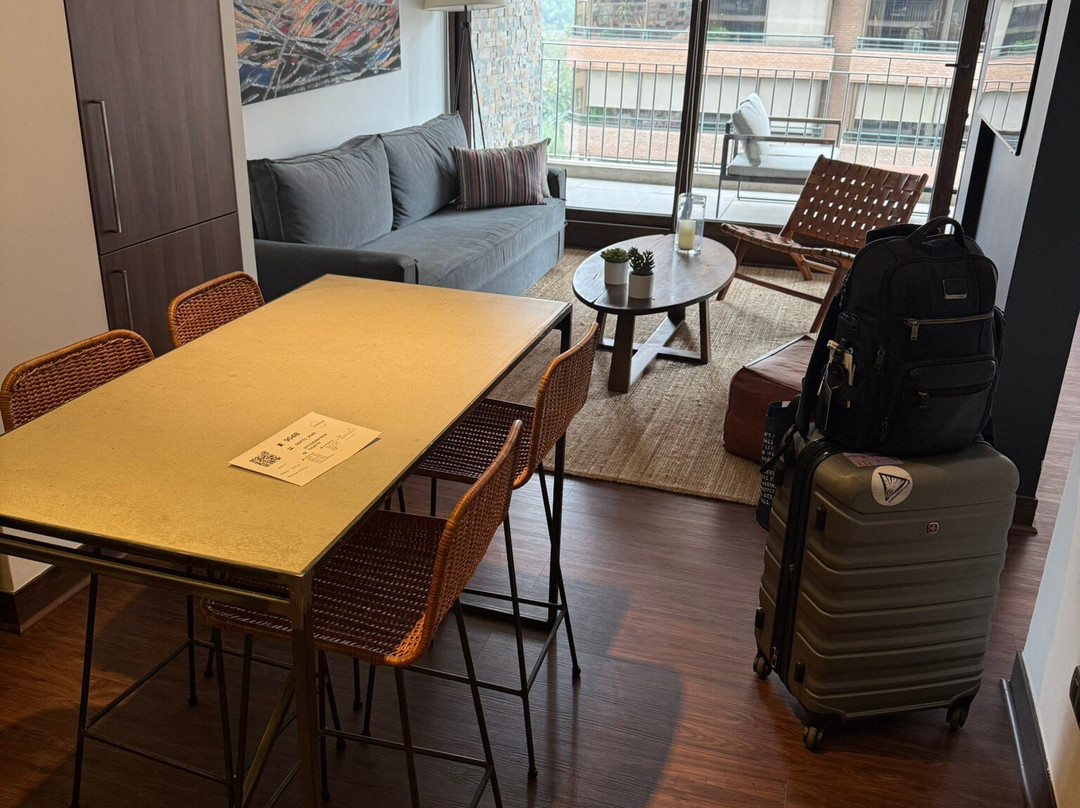 The Place, Live & Meet主图