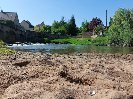 Plage De Messeugne-Savigny-sur-Grosne必去景点