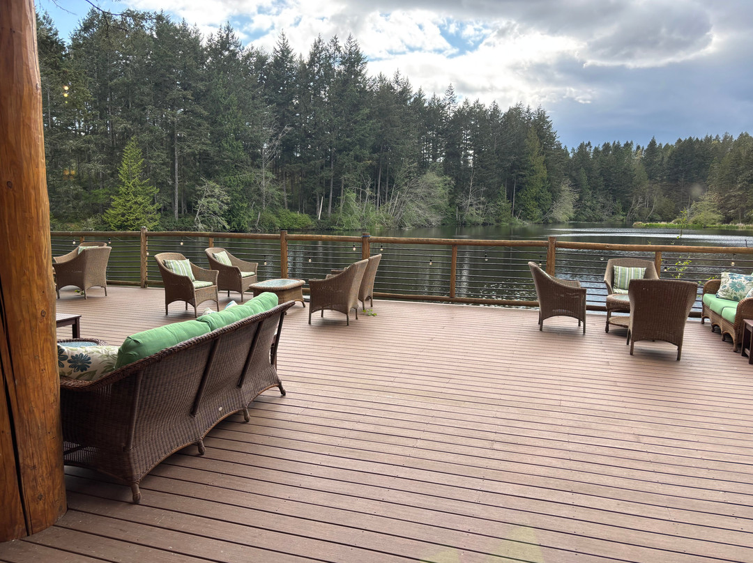 雷克戴尔三湖度假酒店主图