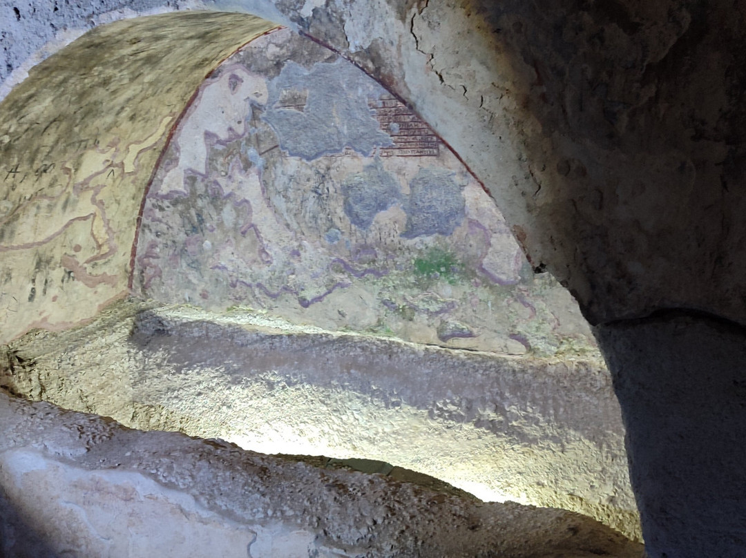 Catacombs of Milos-Tripiti必去景点
