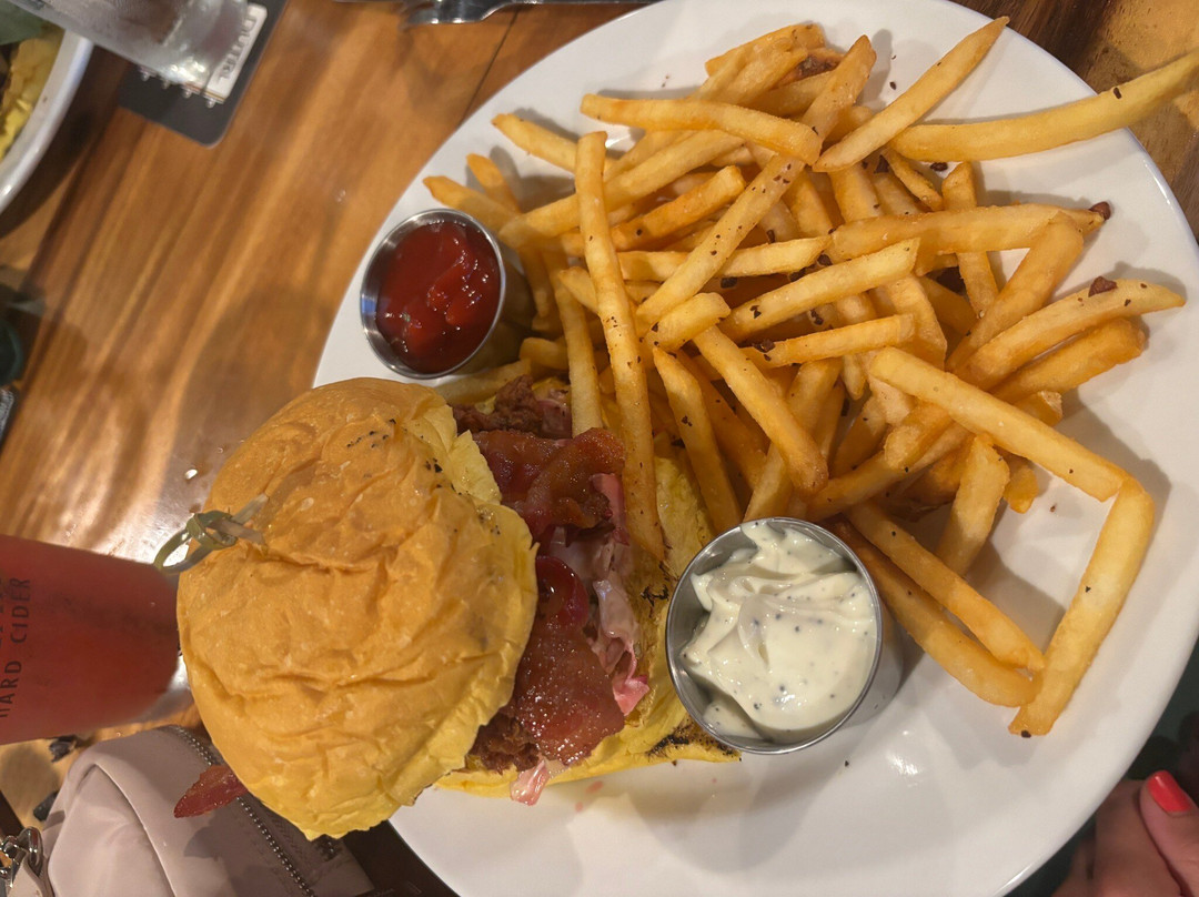 Lanterns Restaurant and Tavern