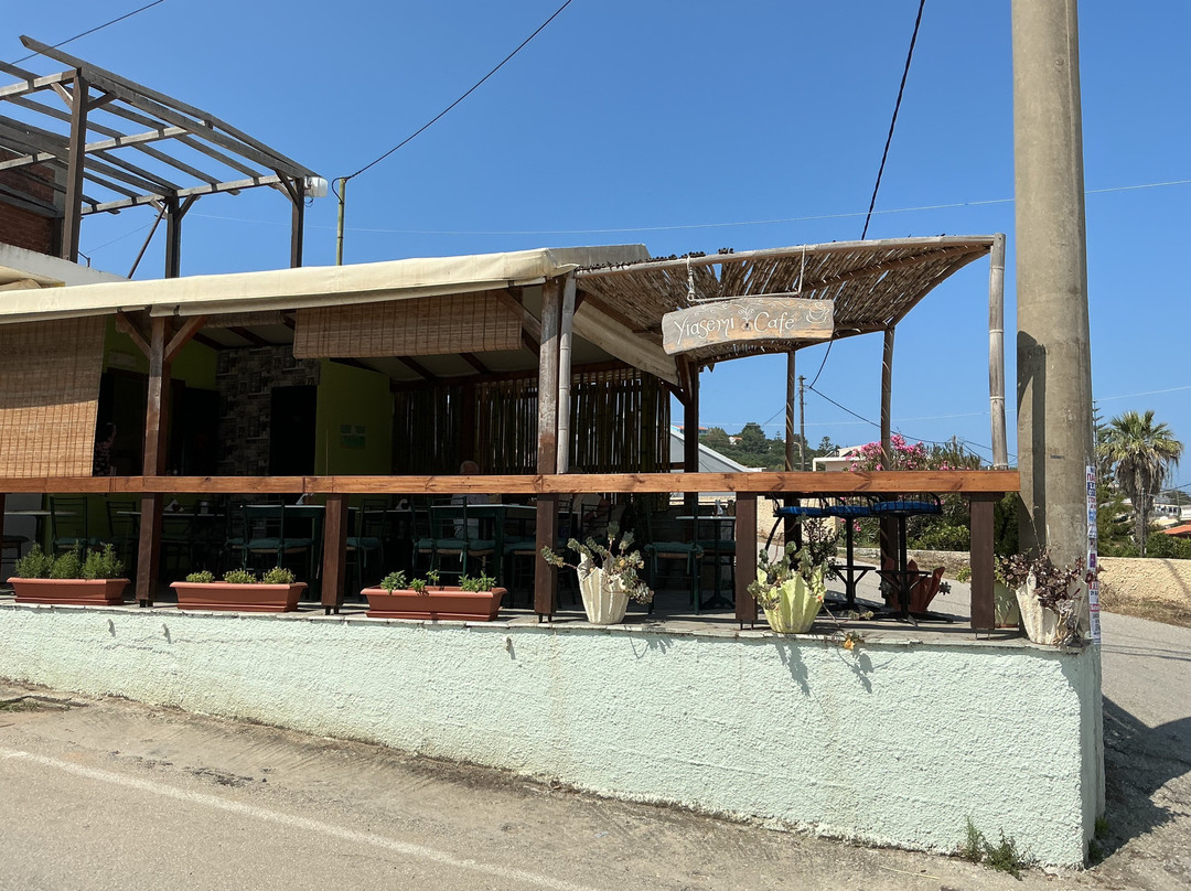 Yiasemi Coffee & Snacks