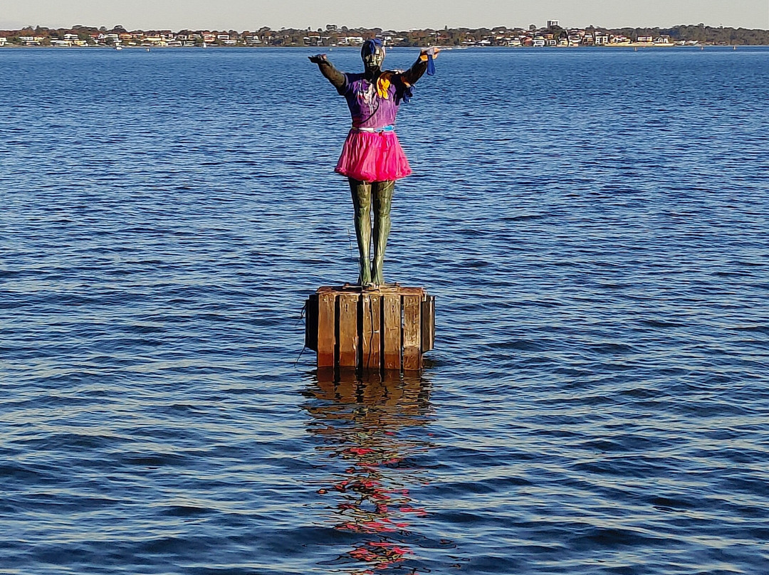 Eliza Statue-Crawley必去景点