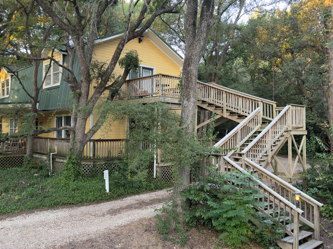 Bed and Breakfast on White Rock Creek主图