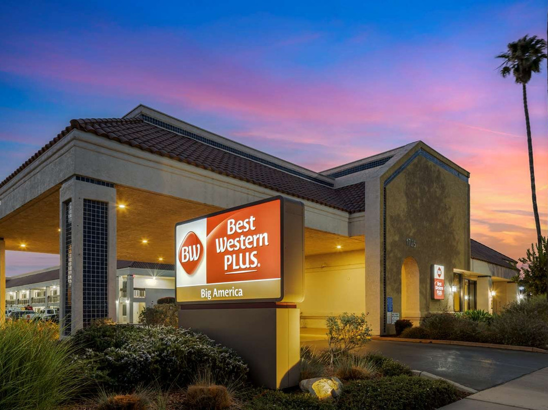 贝斯特韦斯特普拉斯大美国酒店主图