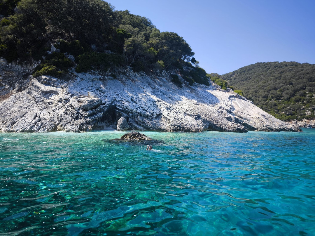 Yellow Boats Company-阿吉亚埃菲米亚必去景点