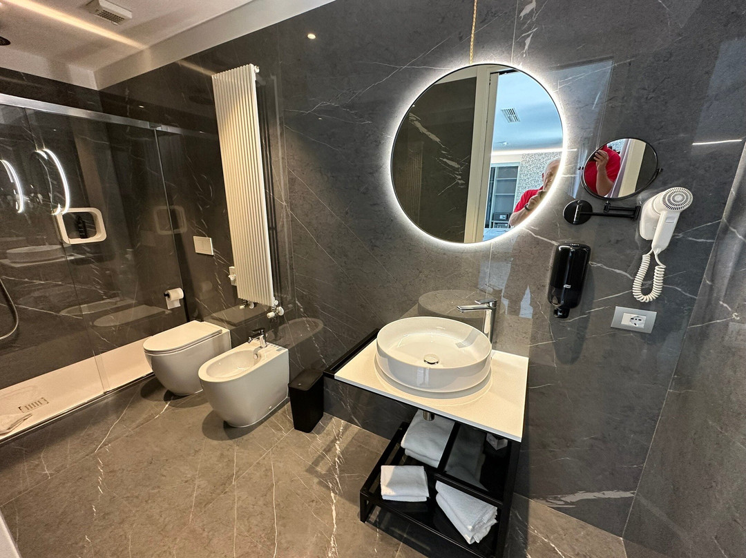 都马里酒店主图