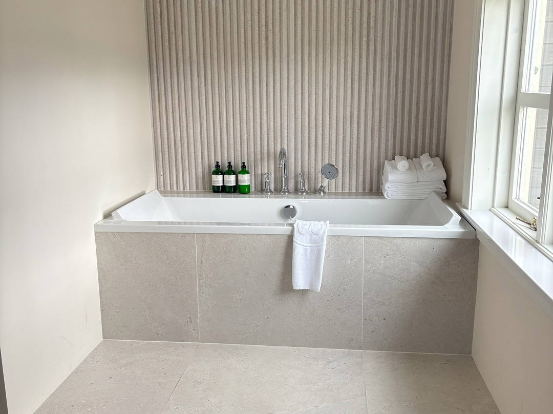 布迪尔酒店主图