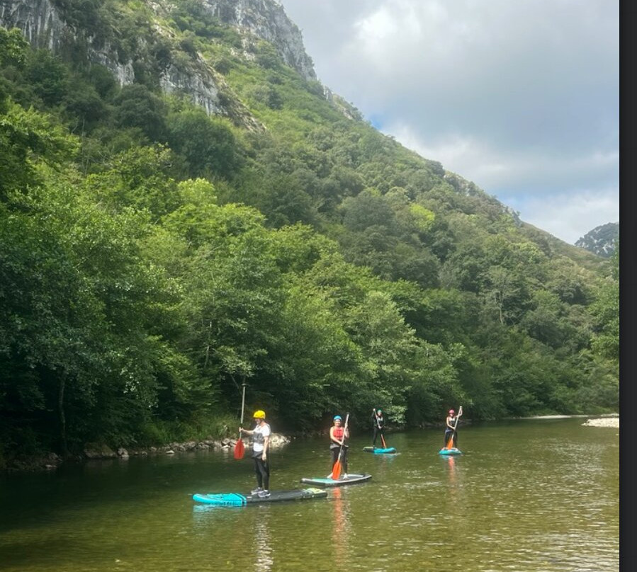 Escuela Asturiana de Surf-利亚内斯必去景点