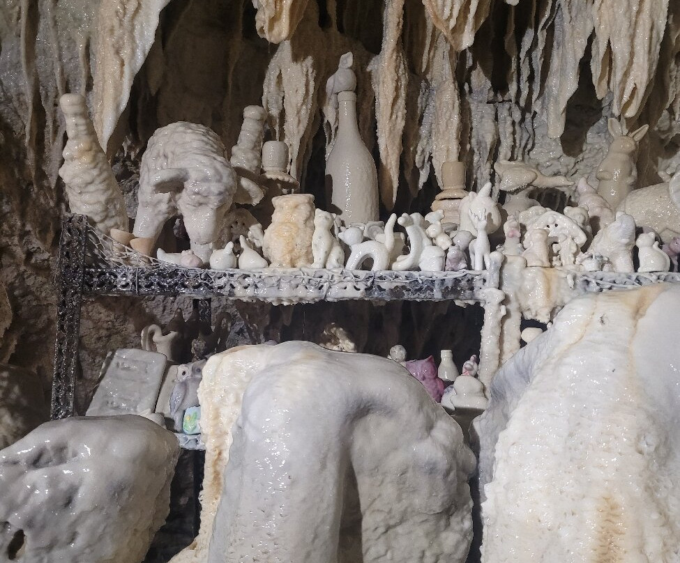 Les Grottes Petrifiantes-Savonnieres必去景点