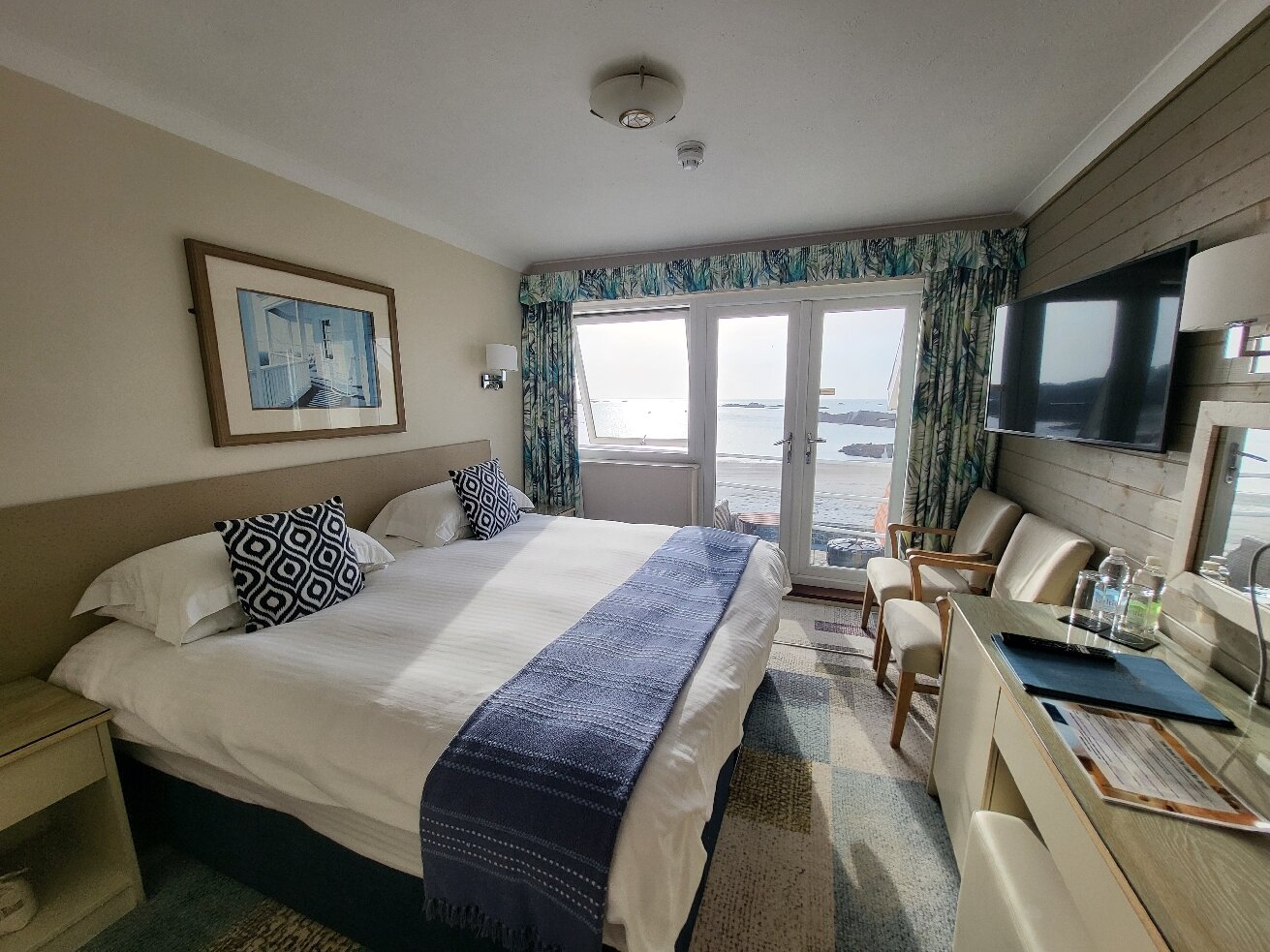 Cobo Bay Hotel-官方