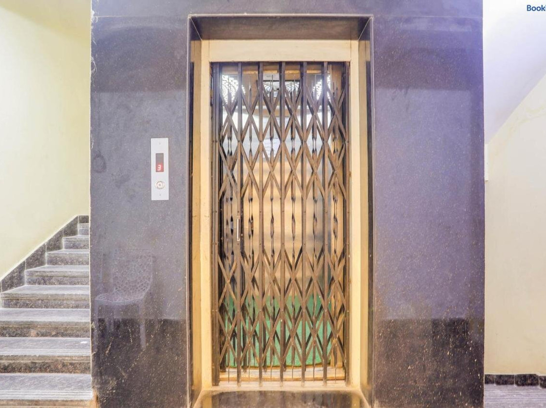 Hotel O S S Comforts