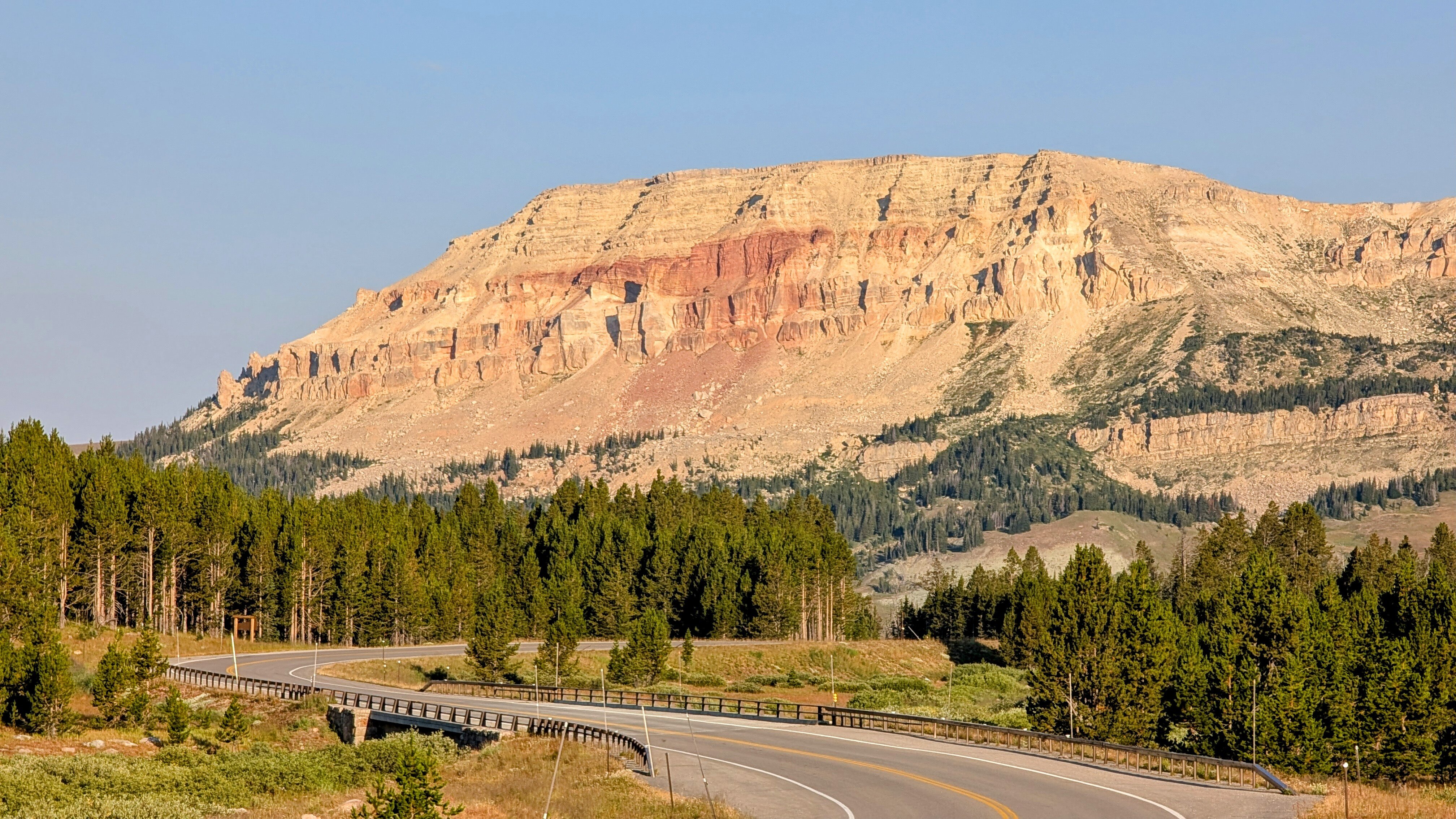 Top of the World Resort along Beartooth Highway-官方