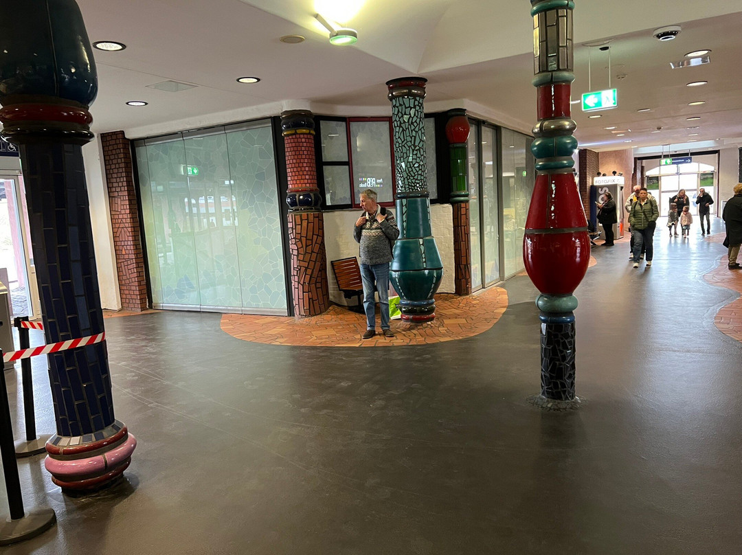 Hundertwasser-Bahnhof-于尔岑必去景点