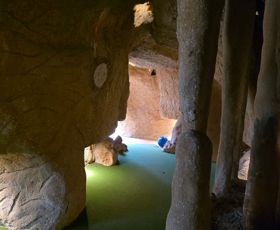 Dino Minigolf-帕尔马海滩必去景点