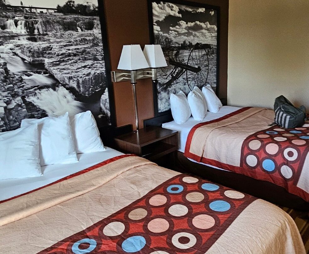 Super 8 By Wyndham Chamberlain Sd主图