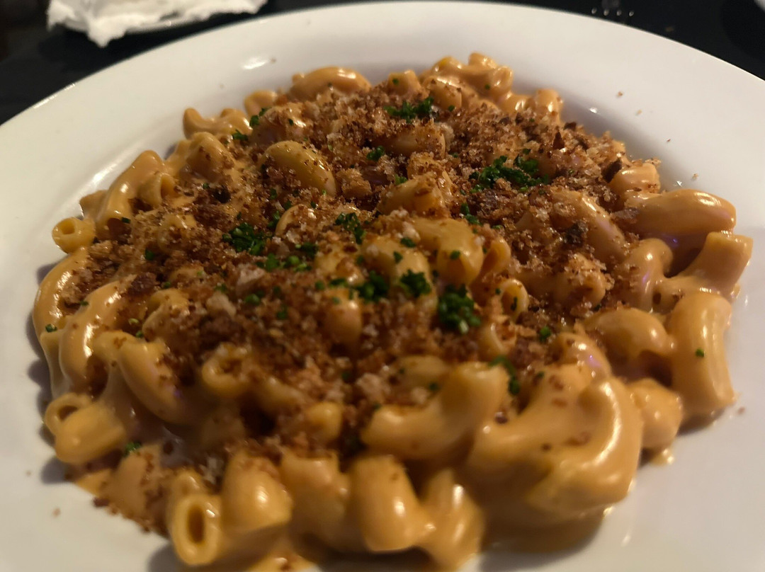 The Lounge | E3 Kitchen + Social Club