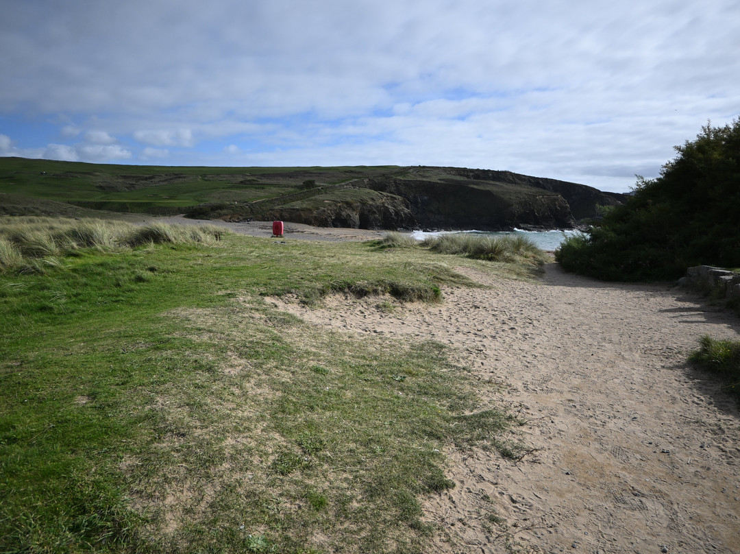 Gunwalloe Church Cove Beach-Gunwalloe必去景点