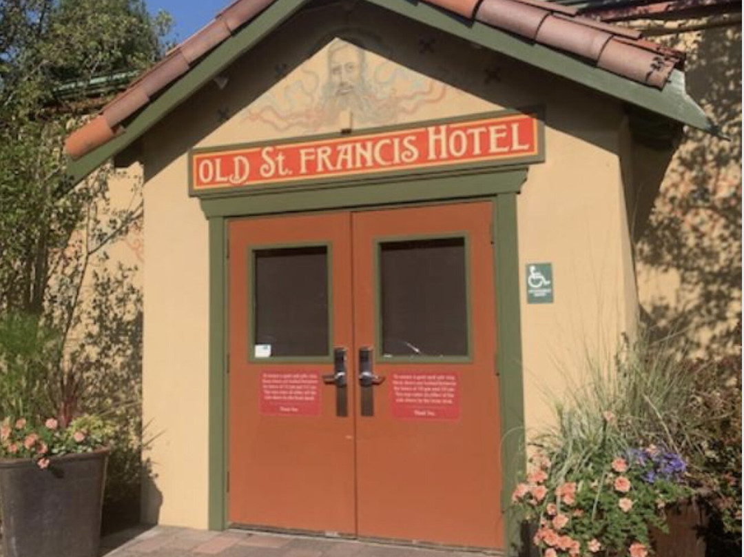 McMenamins Old St. Francis School主图