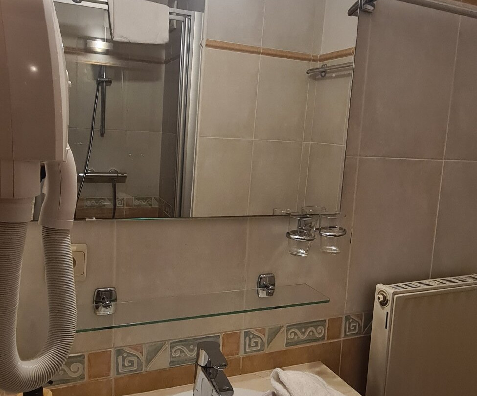 南沙勒罗瓦机场酒店主图