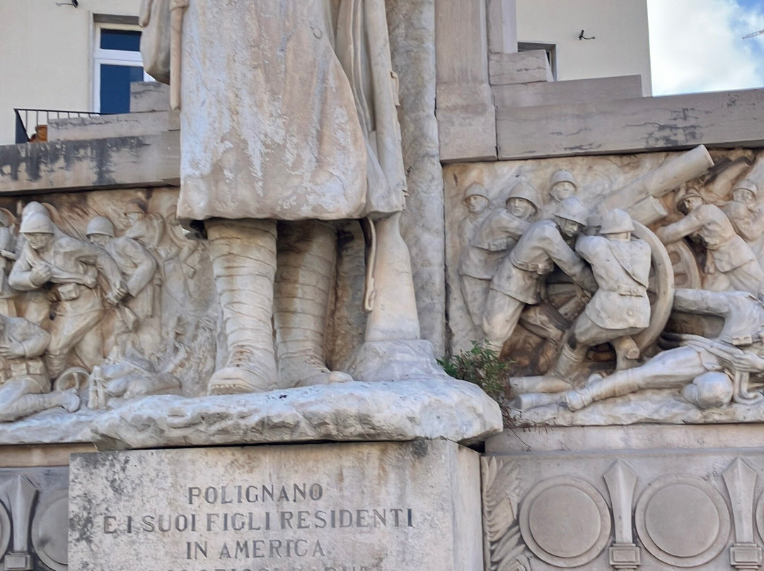 Monumento ai caduti-阿尔贝罗贝洛必去景点