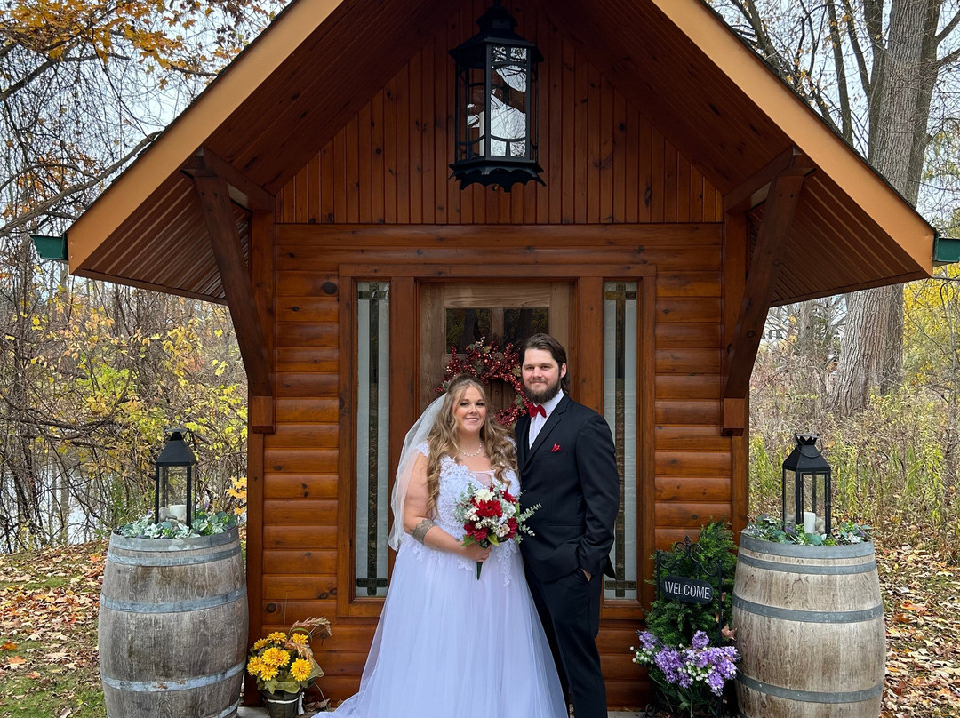 Elope Niagara's Little Log Wedding Chapel-Stevensville必去景点