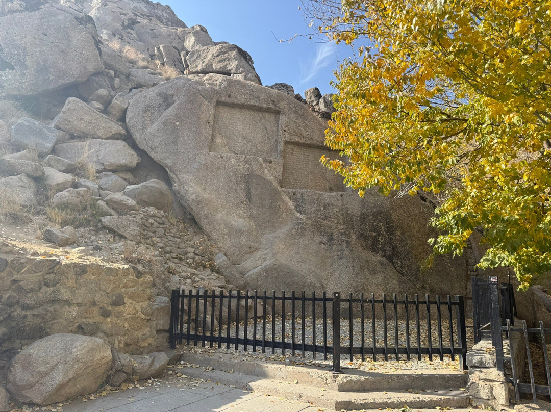 Ganjnameh Inscriptions-Hamadan必去景点