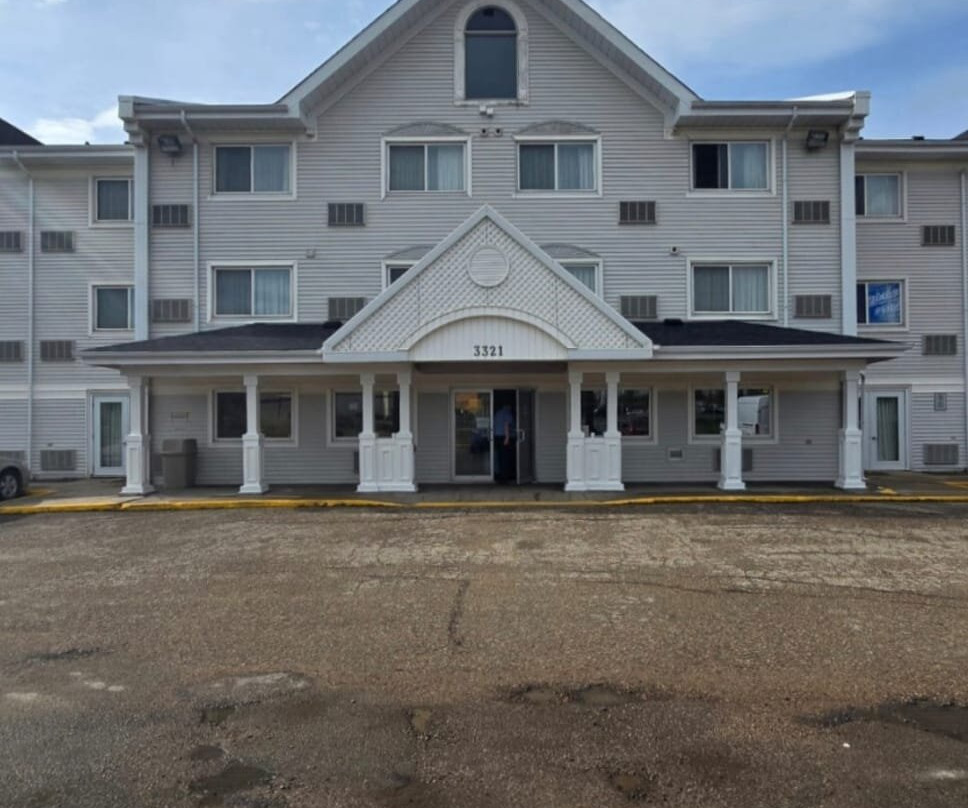 里贾纳温德姆Travelodge套房/Eastgate Bay酒店主图