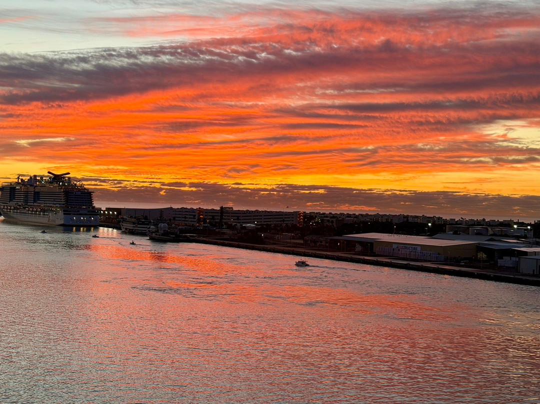 Go Port-卡纳维拉尔港必去景点