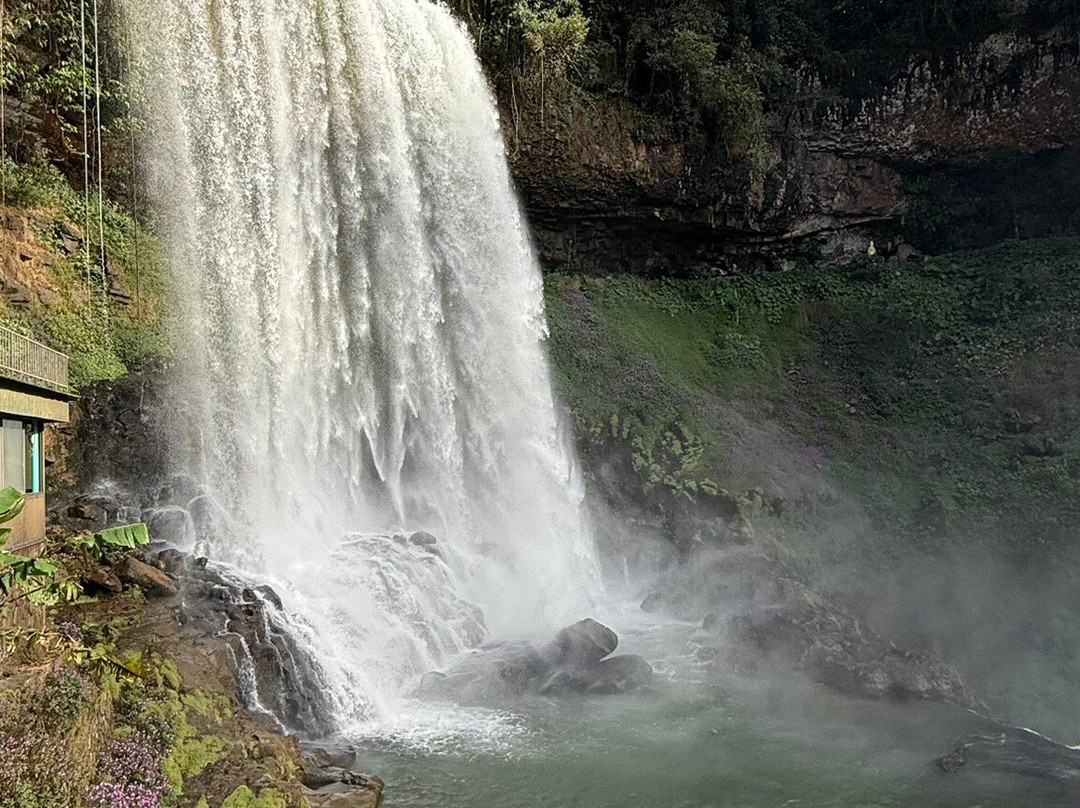 Dambri Waterfall-保禄县必去景点