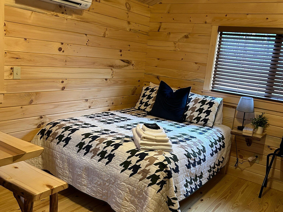 Cowan Creek Lodges