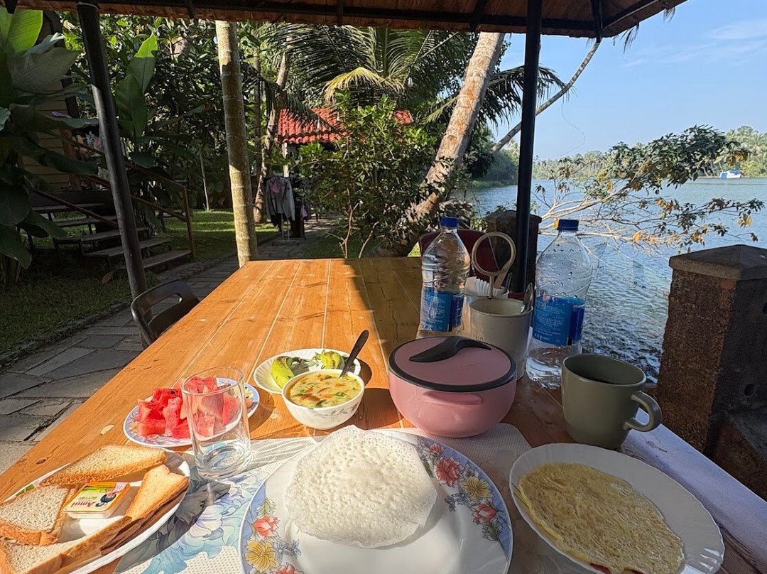 Green Chromide River View Wooden House主图