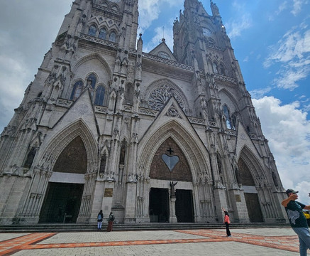 Ecuadorian Tour Guide-基多必去景点