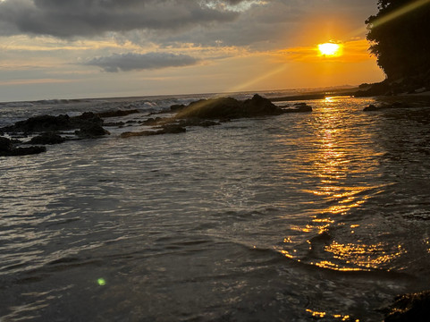 美蕊沙极乐海滩酒店主图