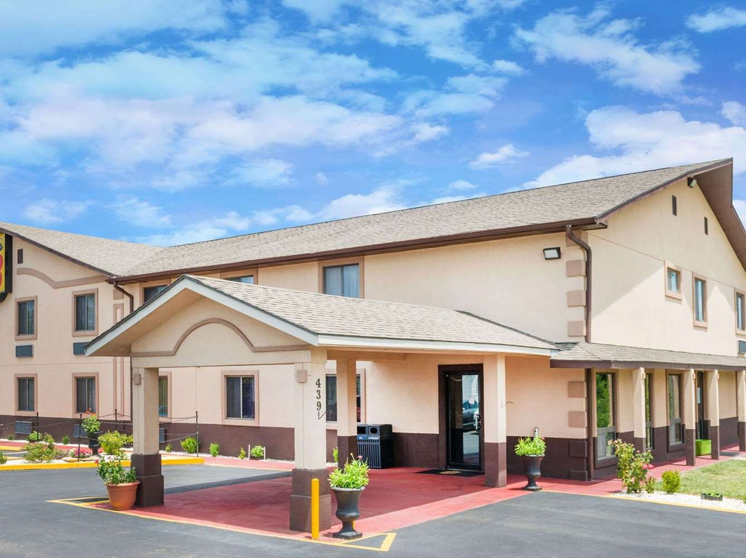 Centerview酒店住宿-Super 8 by Wyndham Warrensburg