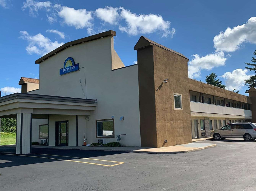 温德姆戴斯酒店-贝尔维尔曼斯菲尔德主图