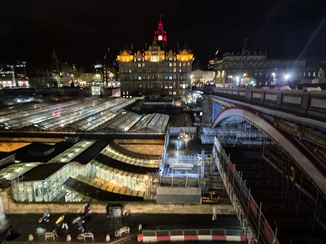 Edinburgh Waverley Station-爱丁堡必去景点