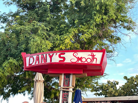 Dany's Beach Bar-Cupecoy Bay必去景点