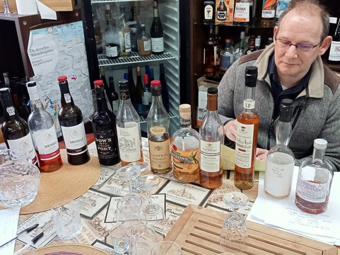 M & M Personal Vintners-伊夫舍姆必去景点