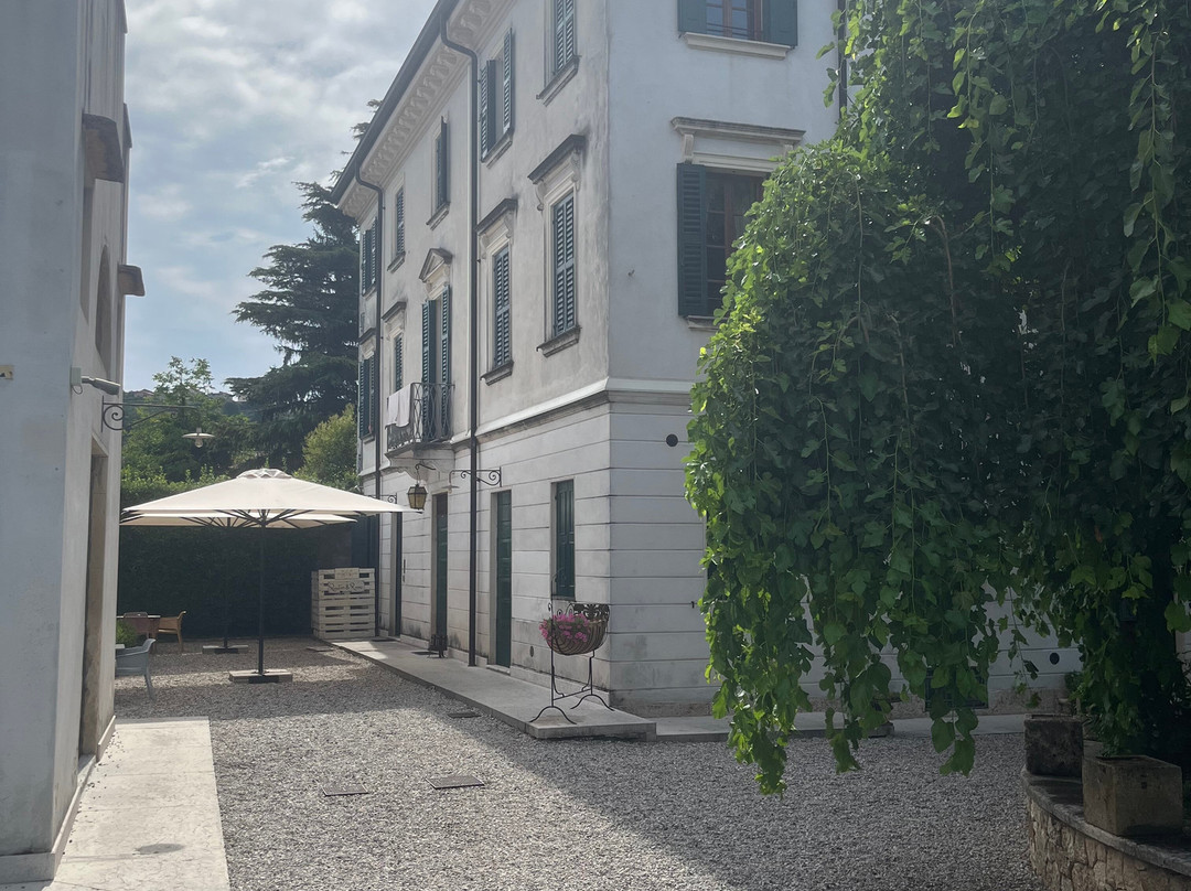 尼杰索拉瑞莱斯别墅酒店主图