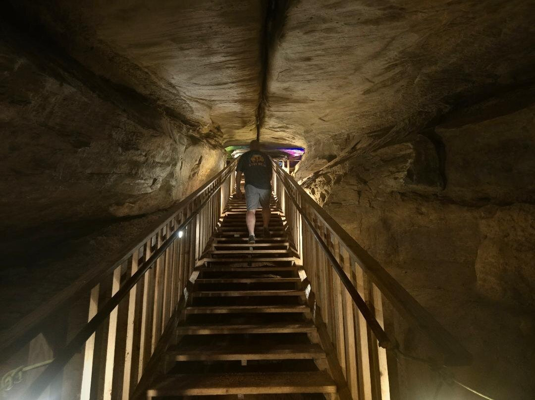 Laurel Caverns-法明顿必去景点