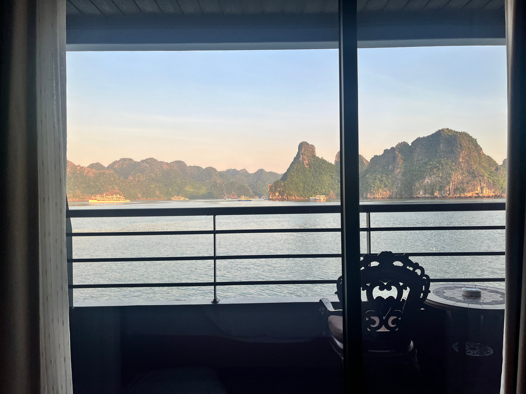 Diana Cruise-Ha Long City必去景点