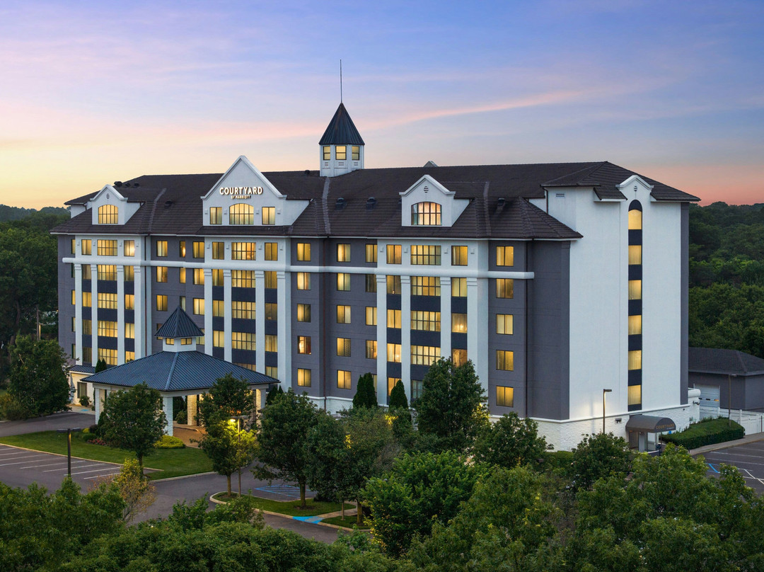 Holtsville酒店住宿-Courtyard by Marriott Long Island MacArthur Airport