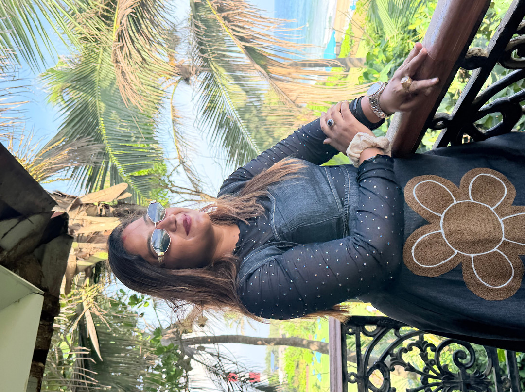 Mayfair Palm Beach Resort主图