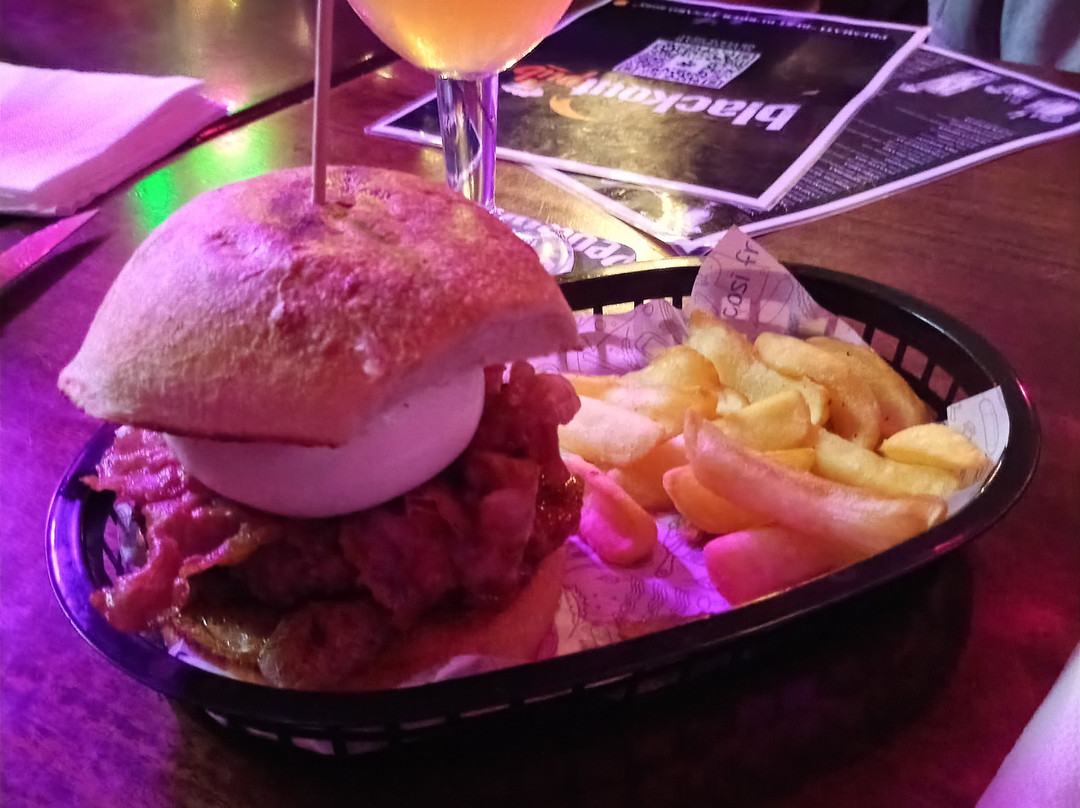 BlackOut - Authentic English Pub