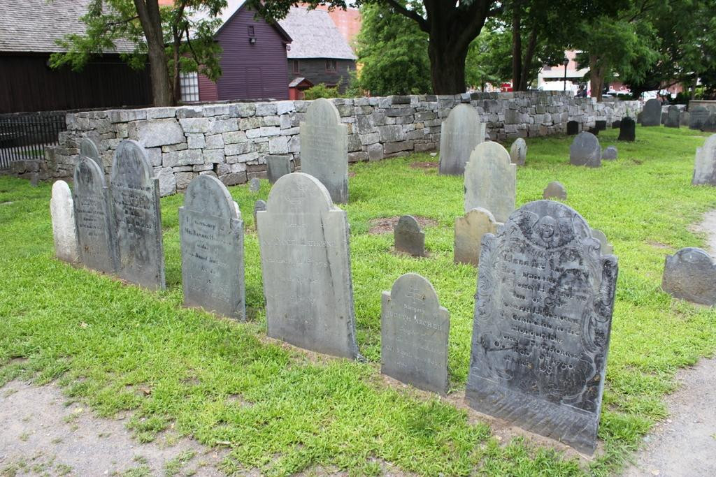 Old Burying Point Cemetery景点图片