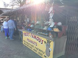 Fred's Famous Peanuts-海伦必去景点